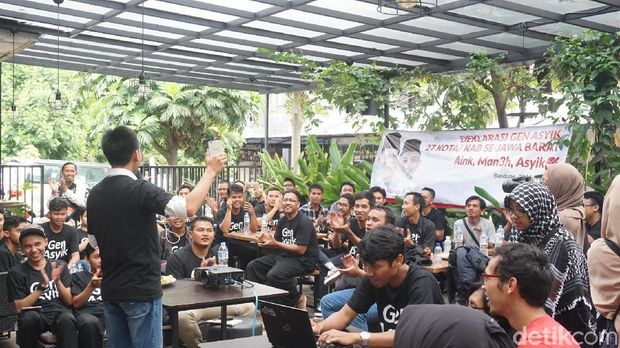 Berkaos 'Gen Asyik' Anak Muda Bandung Dukung Sudrajat-Syaikhu