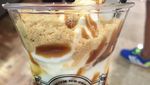 Intip Aksi Pebulutangkis Marcus Gideon Saat Makan Durian dan Sushi