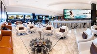 Televisi 360 inci dipampang di ruang keluarga yang ukurannya cukup besar juga. Foto: BAM Luxury Development.