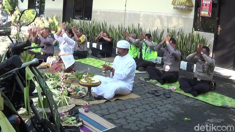 Ritual Tumpek Landep di Bali (Nandhang/detikTravel) Ritual Tumpek Landep di Bali (Nandhang/detikTravel)