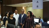 Terkadang lebih e-filing, lupa efin, email, lalu jaringan kemarin ramai yang lapor jadi agak lama, kata pegawai tersebut. Foto: Hendra Kusuma