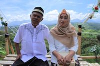 Puluhan Pasang Tunawisma Nikah Massal di Pinggir Danau Pangalengan
