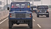 Kendaraan unik perdana yang ditumpangi Jokowi saat meresmikan tol adalah mobil Land Rover tipe Defender di Jalan Tol Becakayu seksi 1B-C. Selain Land Rover, sejumlah mobil off road lainnya seperti Jeep, Toyota Hardtop hingga Suzuki Jimny juga ikut dalam konvoi. (Dok. Biro Pers Setpres)