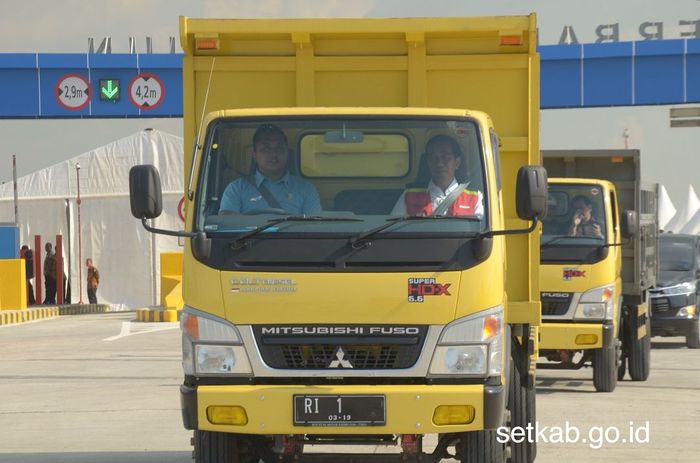 Begini Iring Iringan Colt Diesel Jokowi Saat Resmikan Tol 