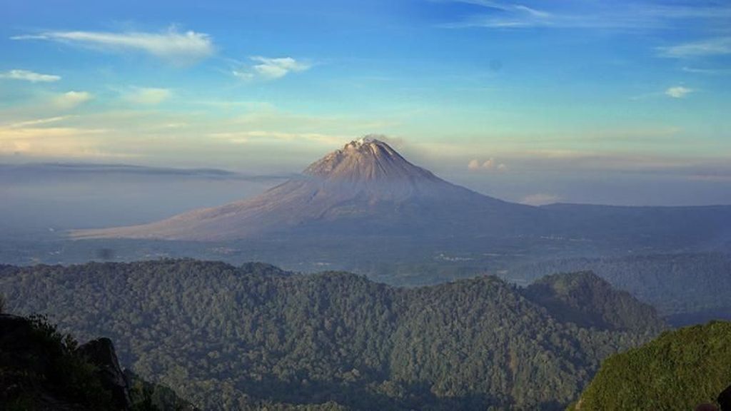 5 Gunung di Sumatera Utara, Ada yang Dilarang untuk Didaki