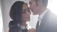 Ririn Dwi Ariyanti dan Aldi Bragi tampak begitu intim. Foto: (Instagram/@dierabachir)
