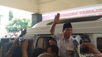Di Karawang, Prabowo juga menyampaikan pidato politiknya di Gedung Serbaguna Istana Kana Cikampek, Sabtu (31/3/2018). Dia mengkritik kesenjangan ekonomi di Indonesia dan menyebut para elite rakus sehingga menyebabkan kesenjangan semakin lebar.