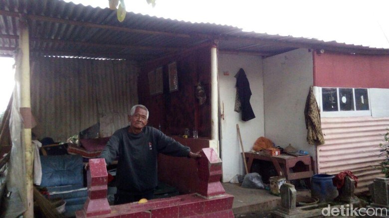 Mbah Jono, Hidup Sebatang Kara di Kompleks Makam di Salatiga