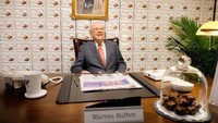 Memiliki nama lengkap Warren Edward Buffett. Dikenal dunia sebagai investor, pengusaha, dan philanthropist asal Amerika yang suka makanan manis! Foto: Istimewa