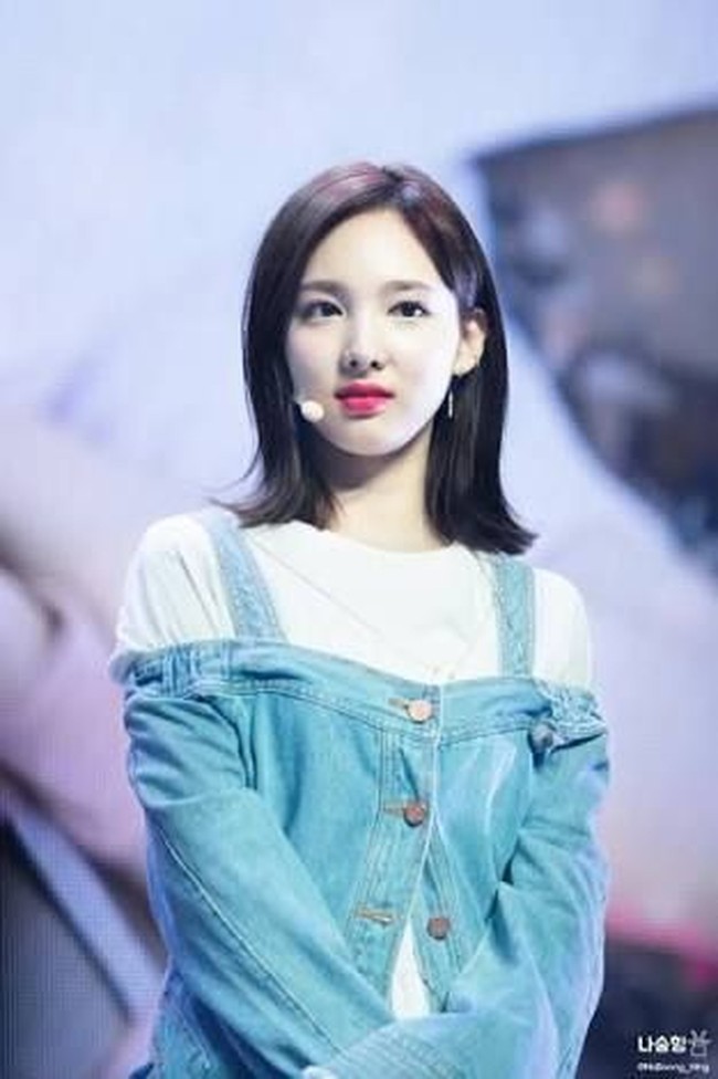 Member grup vokal Twice Nayeon juga mempunyai paras cantik nan memesona lewat bentuk bibirnya itu. Nayeon merupakan member pertama yang dikonfirmasi JYP Entertainment untuk bergabung di Twice. Foto: Istimewa