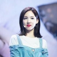 Member grup vokal Twice Nayeon juga mempunyai paras cantik nan memesona lewat bentuk bibirnya itu. Nayeon merupakan member pertama yang dikonfirmasi JYP Entertainment untuk bergabung di Twice. Foto: Istimewa