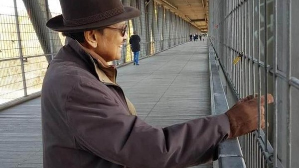 Foto: Habibie Jalan-jalan di Jembatan Muenchen