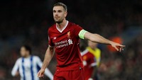 Berat badan 82 kilogram dan tinggi 183 sentimeter membuat Jordan Henderson memiliki indeks massa tubuh 24,49 kg/m2. Meskipun dikategorikan normal, Henderson menempati urutan kesembilan dari deretan pemain timnas Inggris yang memiliki indeks massa tubuh terbesar. Foto: Lee Smith/Action Images via Reuters