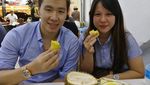 Intip Aksi Pebulutangkis Marcus Gideon Saat Makan Durian dan Sushi