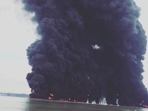 Kapal Batu Bara Ikut Terbakar di Perairan Balikpapan