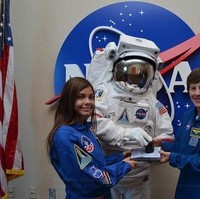 Belum terlalu banyak wanita yang tertarik sains, apalagi antariksa. Alyssa pun menjadi inspirasi bagi banyak perempuan muda untuk mengejar impian dan belajar sains lebih dalam. Foto: Twitter Alyssa Carson