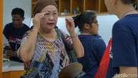 Pembuatan kacamata ini dilakukan di Optik Winsee