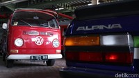 Pameran dan kontes mobil classic & retro digelar di Max Box Lippo Karawaci, Tanggerang.