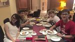 Intip Aksi Pebulutangkis Marcus Gideon Saat Makan Durian dan Sushi