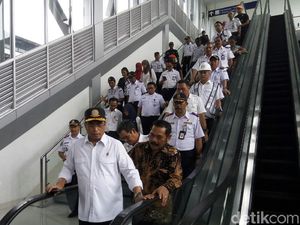 Menhub Kumpulkan Pejabat Bahas Desak-desakan Horor di Stasiun Duri