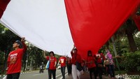 Pawai tersebut berjalan tertib dan damai.