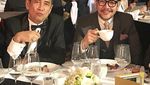 Tetap Menawan, Ini 10 Pose Keren Ferry Salim Saat Sarapan hingga Hangout