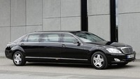 Selama perjalanan kedinasannya, presiden India menaikki Mercedes S600 Pullman Guard. Mobil tersebut dibanderol dengan harga US$ 180.000 atau setara dengan Rp 2,48 miliar. Foto: Istimewa