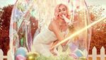 Gaya Nakal Miley Cyrus Sambut Paskah