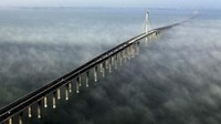 Tianjin Grand Bridge, di China panjangnya 114 ribu meter. Istimewa/rrokum.tv.