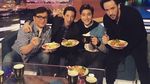 Ngemil Lolipop hingga Ngopi, Ini Gaya Keren Aktor Laga Legendaris Jackie Chan