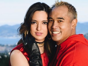 Ekspresi Cinta ala Nia Ramadhani dan Ardi Bakrie