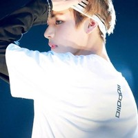 Fans pun kerap mendapati V BTS menggunakan pose pusing kepala saat konser. Foto: Istimewa