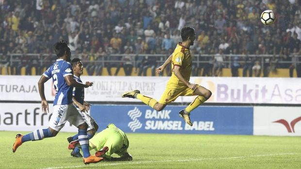 Persib Bandung menelan kekalahan 1-3 dari Sriwijaya FC.