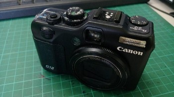 Kamera tersebut diketahui tipe Canon G12. Masih dalam kondisi bagus dan tetap dapat dioperasikan. Foto: Facebook