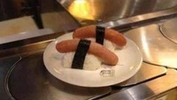 Hemm, garing ah. Masa German sushi tampilannya begini. Nasi dengan paduan sosis yang dibalut dengan sedikit nori. Foto: Istimewa