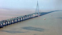 The Danyang-Kunshan Grand Bridge, di China ini panjangnya 164 ribu meter, dan tercatat di Guinness World Record sebagai yang terpanjang di dunia sejak Juni 2011. Istimewa/telegraph.co.uk.