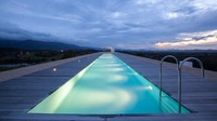 Fasilitasnya, terdiri dari ruang kaca untuk spa dan kebugaran, 6 kamar tidur dengan kamar mandi dan ruang tamu eksklusif, ruang keluarga, ruang makan, dan beragam fasilitas lainnya. Istimewa/designboom.