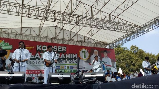 Rhoma Irama di kampanye Khofifah-Emil/