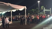 Pantauan detikcom, jemaat mulai berdatangan sekitar pukul 04.15 WIB, Minggu (1/4/2018)
