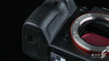Sony Alpha 7 III menjanjikan kemampuan mengambil gambar dalam resolusi penuh dengan kecepatan hingga 10 fps dengan tracking AF/AE yang akurat hingga 177 gambar JPEG standar, 89 gambar RAW compressed atau 40 gambar RAW uncompressed.Foto: fengniao
