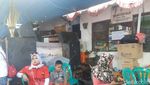 Potret Ngunduh Mantu di Tengah Lokasi Kebakaran Taman Kota