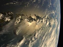 Menakjubkan! Indonesia yang Terpotret dari Antariksa