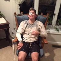 Pria yang mau menemani kamu spa saat sahabat membatalkan janji layak dipertahankan. Foto: Twitter