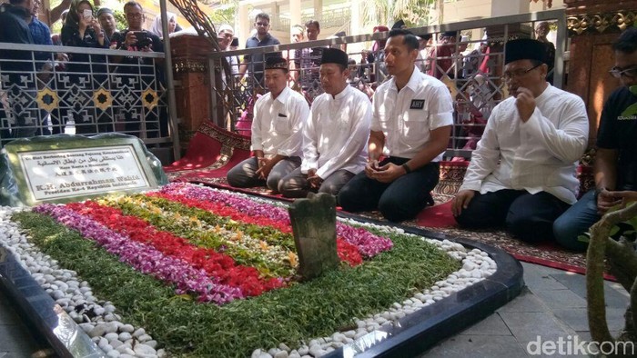 Gerilya ke Jawa Timur, AHY Ziarah ke Makam Gus Dur