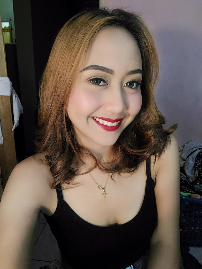 Tak heran jika belakangan Abigail sering memamerkan penampilan barunya di akun Facebook. Apalagi kemampuan makeup Abigail juga lebih baik yang membuatnya terlihat semakin cantik. Foto: Facebook Abigail Viana Jabel