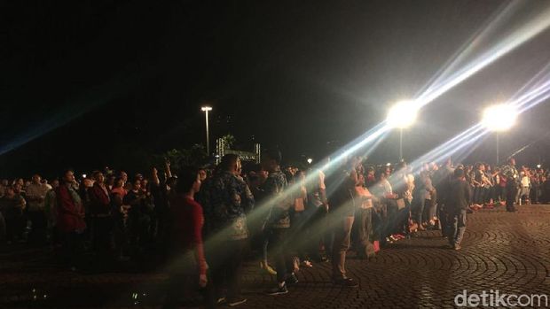 Jemaat memadati Monas untuk perayakan paskah GBI Glow