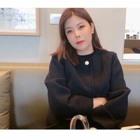 Terlalu banyak wanita cantik saat ini. Sangat sulit untuk tidak melakukan apapun, ucap Lyn. Foto: Instagram Lyn