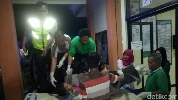 Polisi bantu persalinan seorang ibu di mobil big bond/