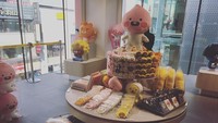 Setelah menyantap beragam hidangan lucu di Apeach Cafe, Anda juga bisa membeli beragam pernak pernik cantik bertema Kakao Friends seperti Apeach,  Ryan, dan lainnya. Foto: Instagram @kakaofriends_busan