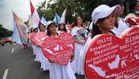 Begini suasana kirab di kawasan Patung Kuda hingga ke gereja GPIB Imanuel, Jakarta, Minggu (1/4/2018).